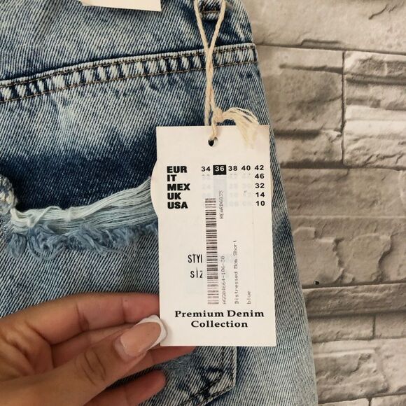 Redial || NWT Distressed Light Wash High Rise Denim Shorts SZ 4 - Picture 3 of 11